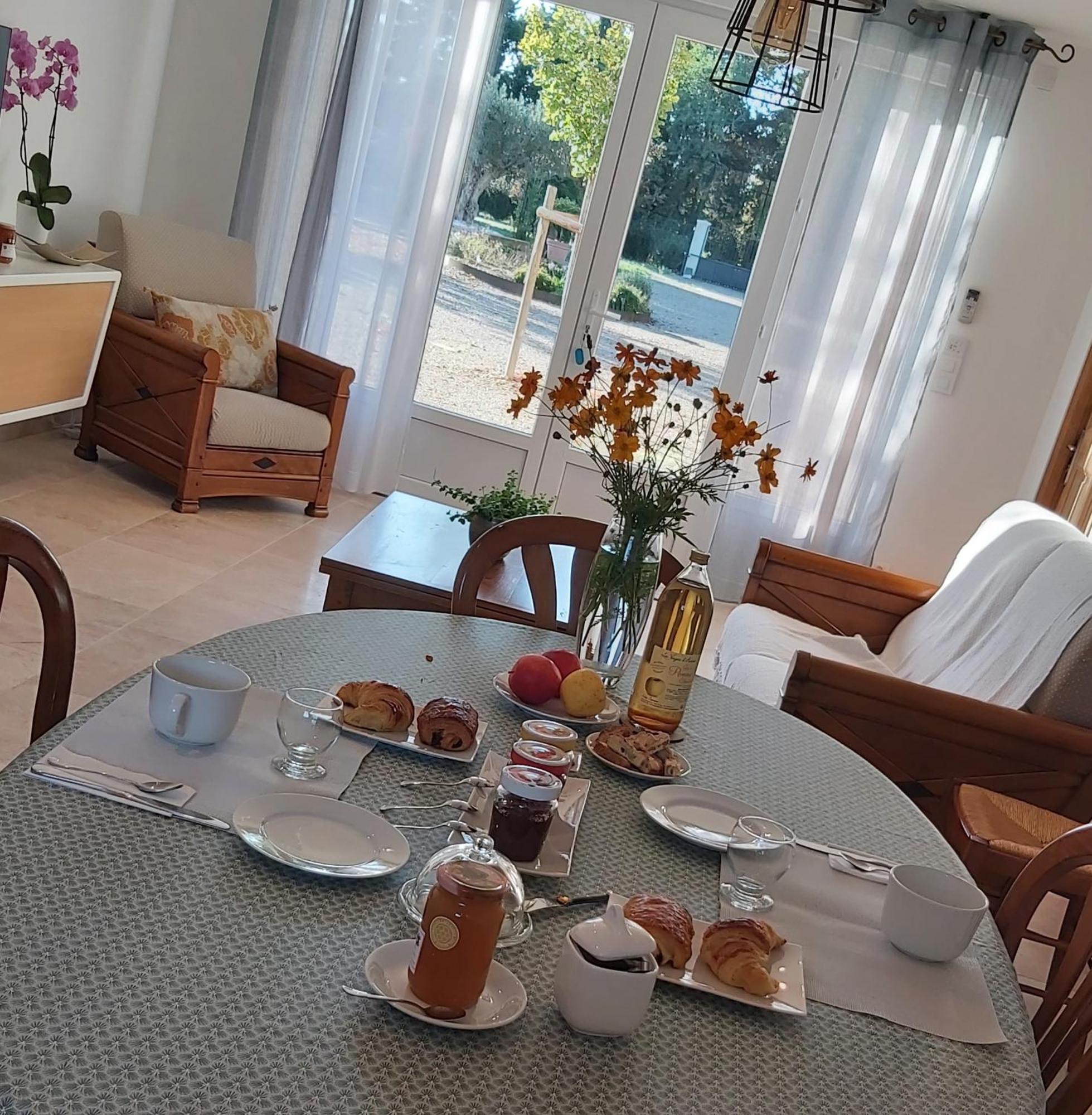 Bed and Breakfast Mas Des Tourterelles Jonquieres  Zewnętrze zdjęcie